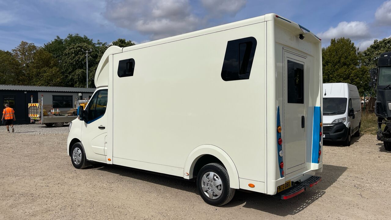 Renault Master Bloomfields Raceline 2.3DCI 145PS - Коневоз: фото 3 Renault Master Bloomfields Raceline 2.3DCI 145PS - Коневоз: фото 3