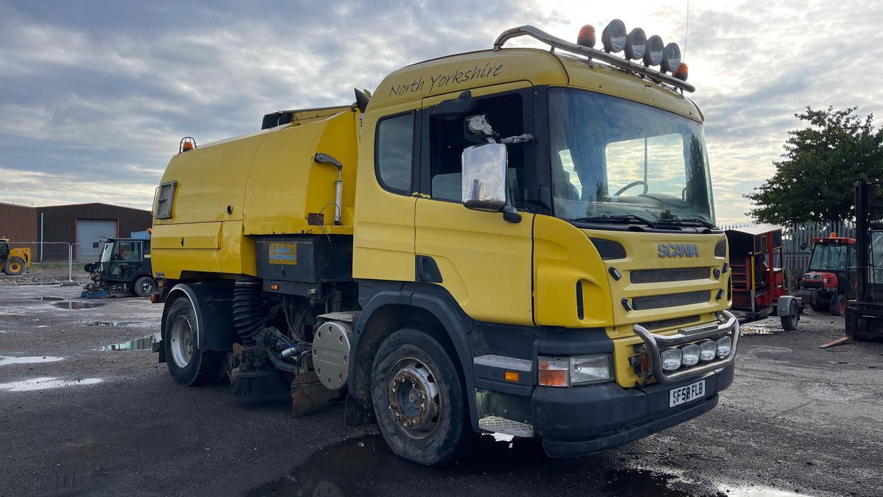 SCANIA p 230 - Подметально-уборочная машина: фото 1 SCANIA p 230 - Подметально-уборочная машина: фото 1