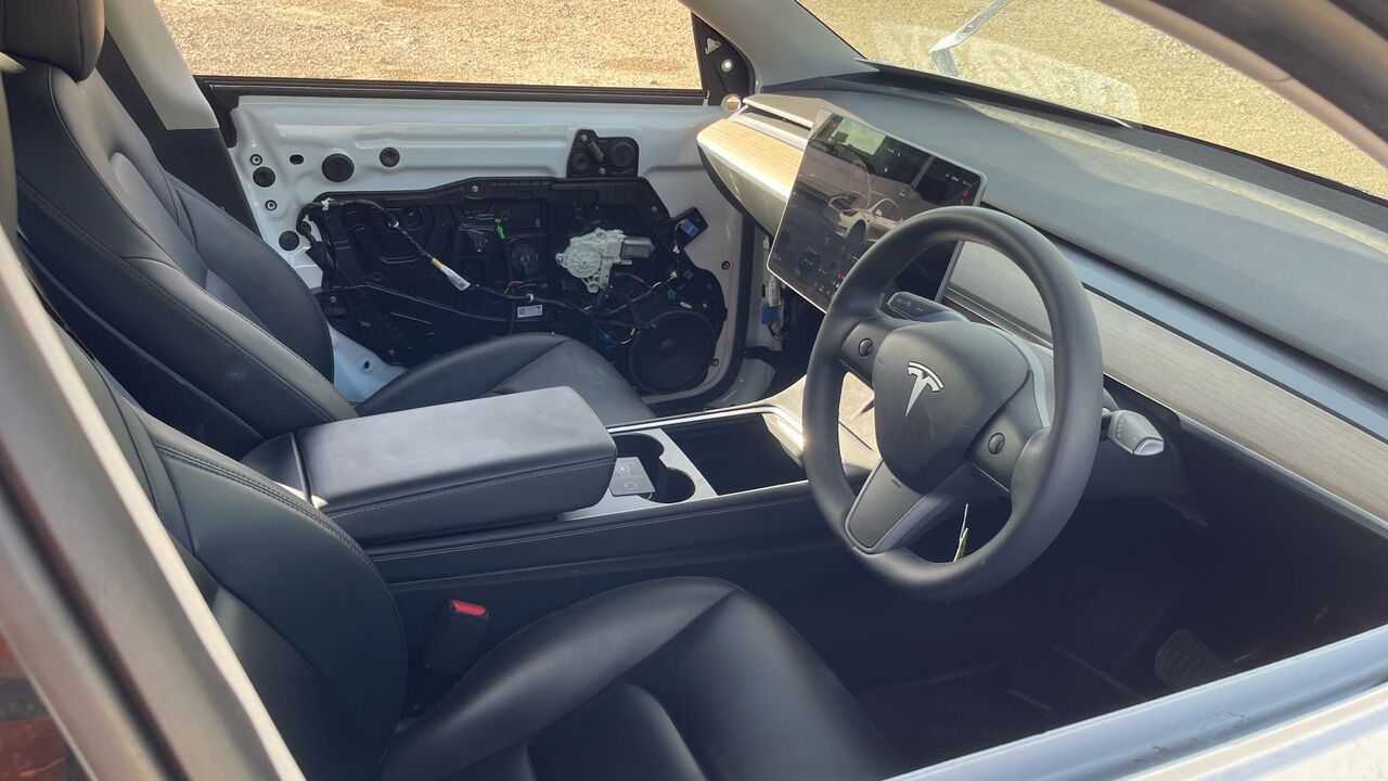 Tesla Model Y LONG RANGE AWD - Хэтчбек: фото 5 Tesla Model Y LONG RANGE AWD - Хэтчбек: фото 5