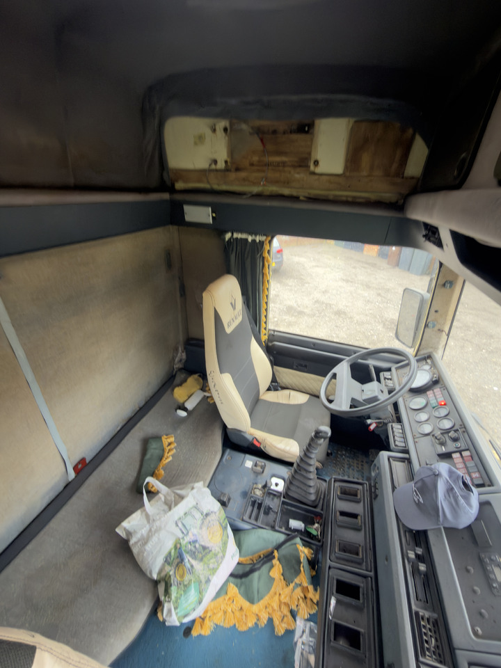 RENAULT R420 V8 - Тягач: фото 3 RENAULT R420 V8 - Тягач: фото 3