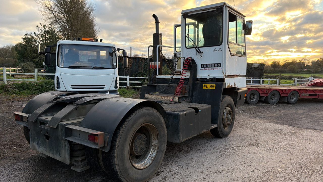 TERBERG YT180 - Тягач: фото 3 TERBERG YT180 - Тягач: фото 3