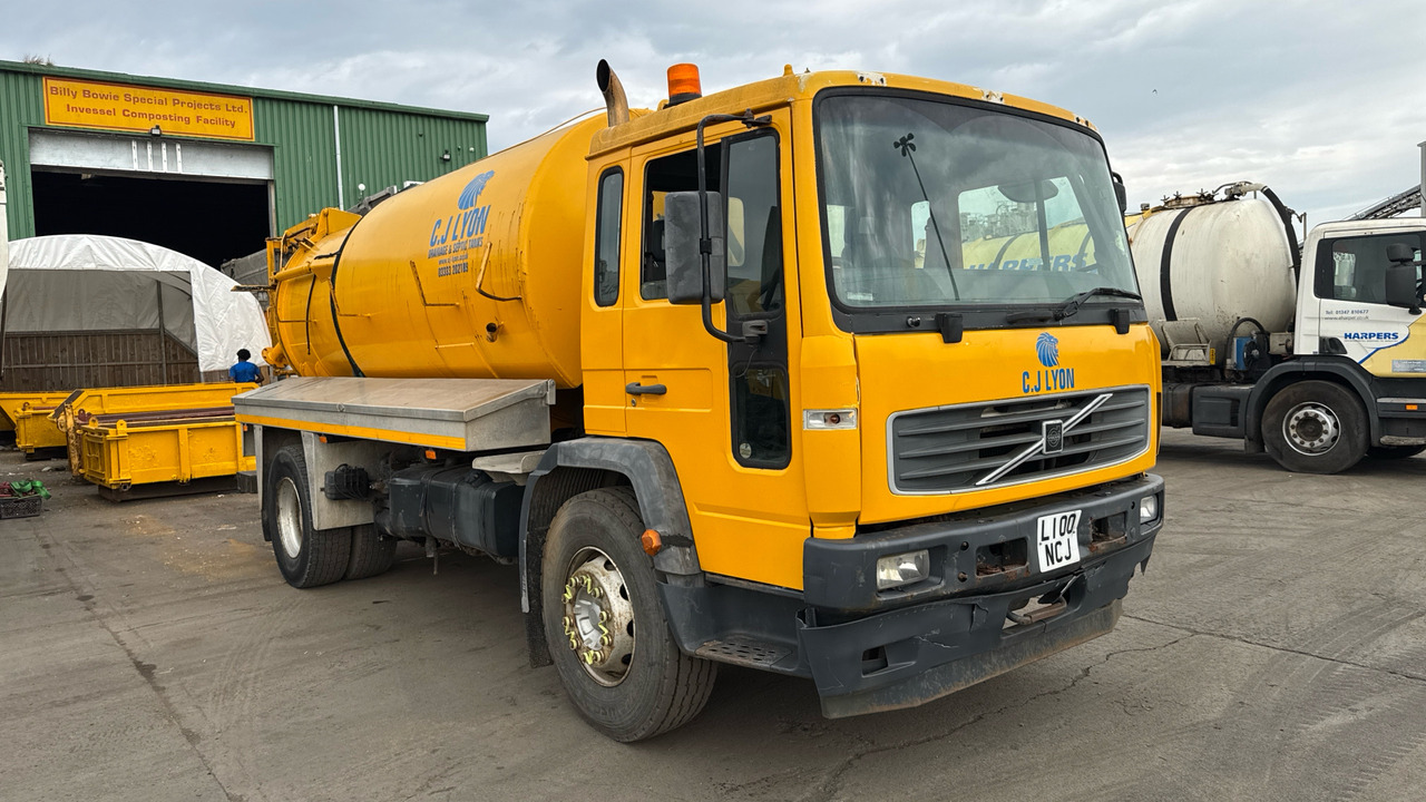 VOLVO FL - Ассенизатор: фото 1 VOLVO FL - Ассенизатор: фото 1