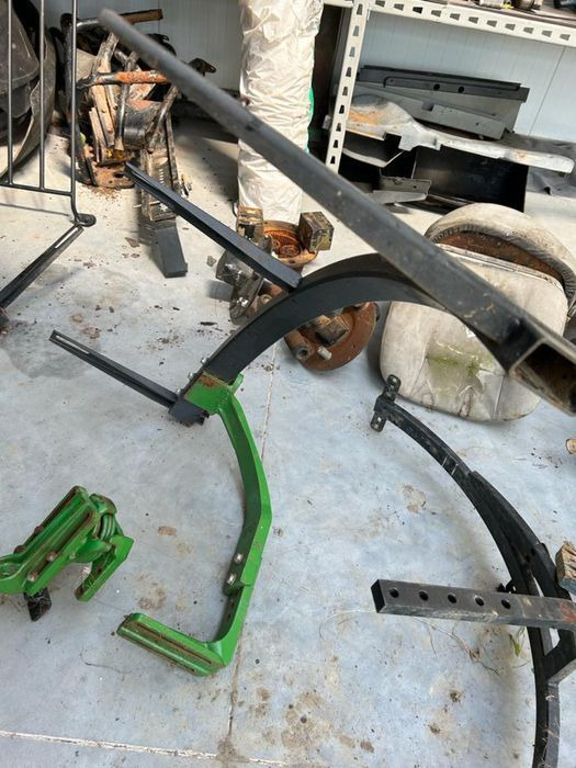 Stelaże do błotników przednich John Deere - Запчасти для Сельскохозяйственной техники: фото 3 Stelaże do błotników przednich John Deere - Запчасти для Сельскохозяйственной техники: фото 3