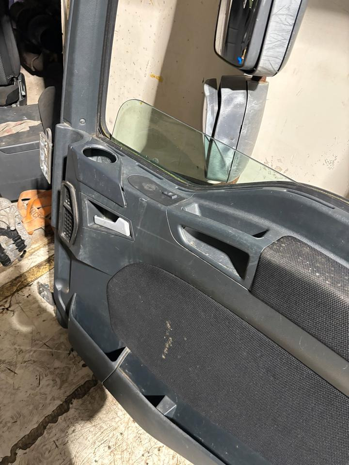 MAN TGL Beifahrertür,grau,Spiegel&Innenverkleidung LN 25 - Дверь и запчасти для Грузовиков: фото 5 MAN TGL Beifahrertür,grau,Spiegel&Innenverkleidung LN 25 - Дверь и запчасти для Грузовиков: фото 5