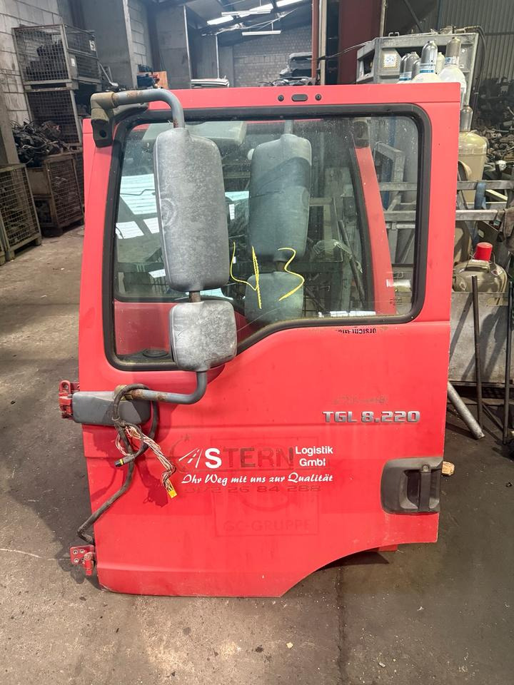 MAN TGL Fahrertür Rot Spiegel Innenverkleidung - Дверь и запчасти для Грузовиков: фото 1 MAN TGL Fahrertür Rot Spiegel Innenverkleidung - Дверь и запчасти для Грузовиков: фото 1