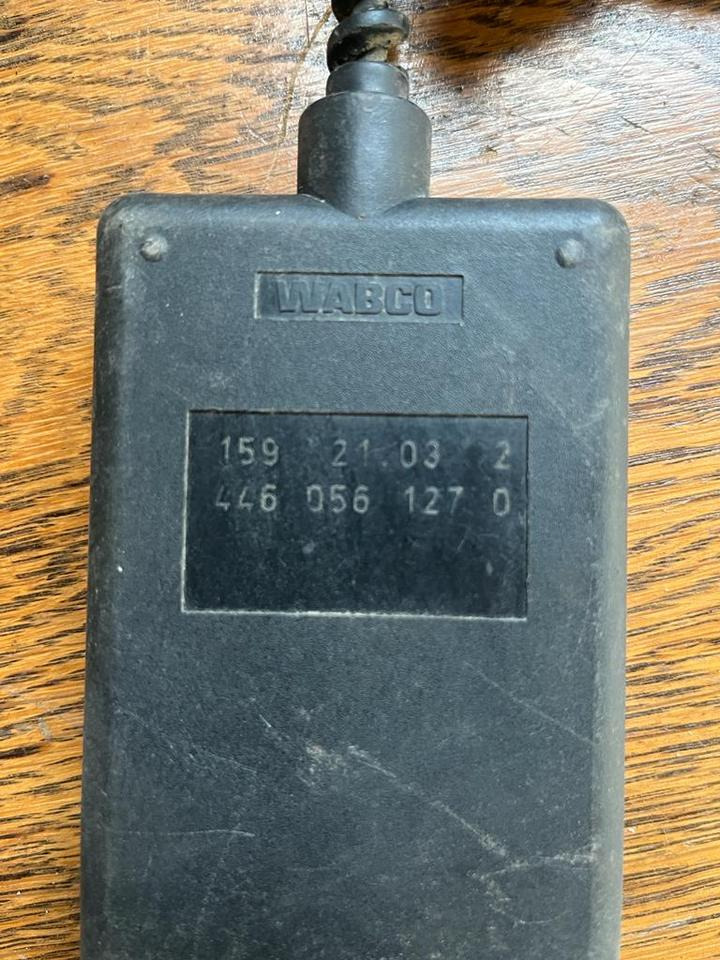 MAN WABCO Bediengerät Fernbedienung Luftfederung 4460561270 - Воздушная подвеска для Грузовиков: фото 2 MAN WABCO Bediengerät Fernbedienung Luftfederung 4460561270 - Воздушная подвеска для Грузовиков: фото 2