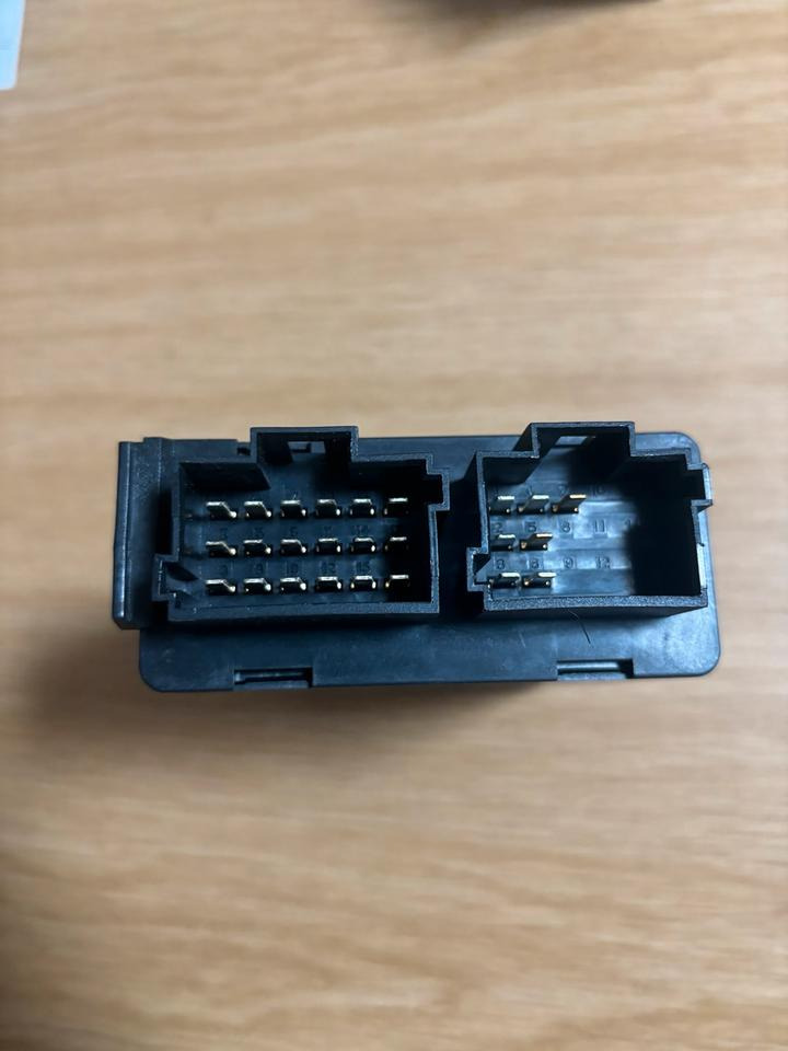 Mercedes CONTINENTAL Steuergerät A0004461416 - Запчасти: фото 3 Mercedes CONTINENTAL Steuergerät A0004461416 - Запчасти: фото 3