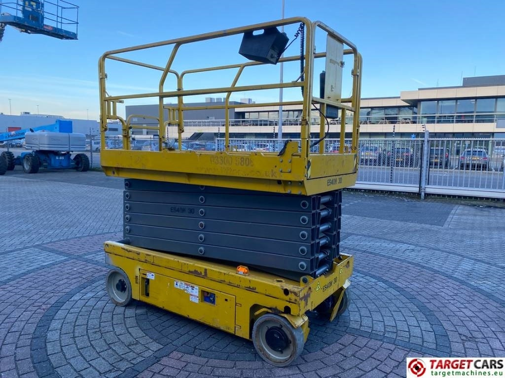 GMG 4046-ED Electric Scissor Work Lift 1404cm - Ножничный подъемник: фото 2 GMG 4046-ED Electric Scissor Work Lift 1404cm - Ножничный подъемник: фото 2