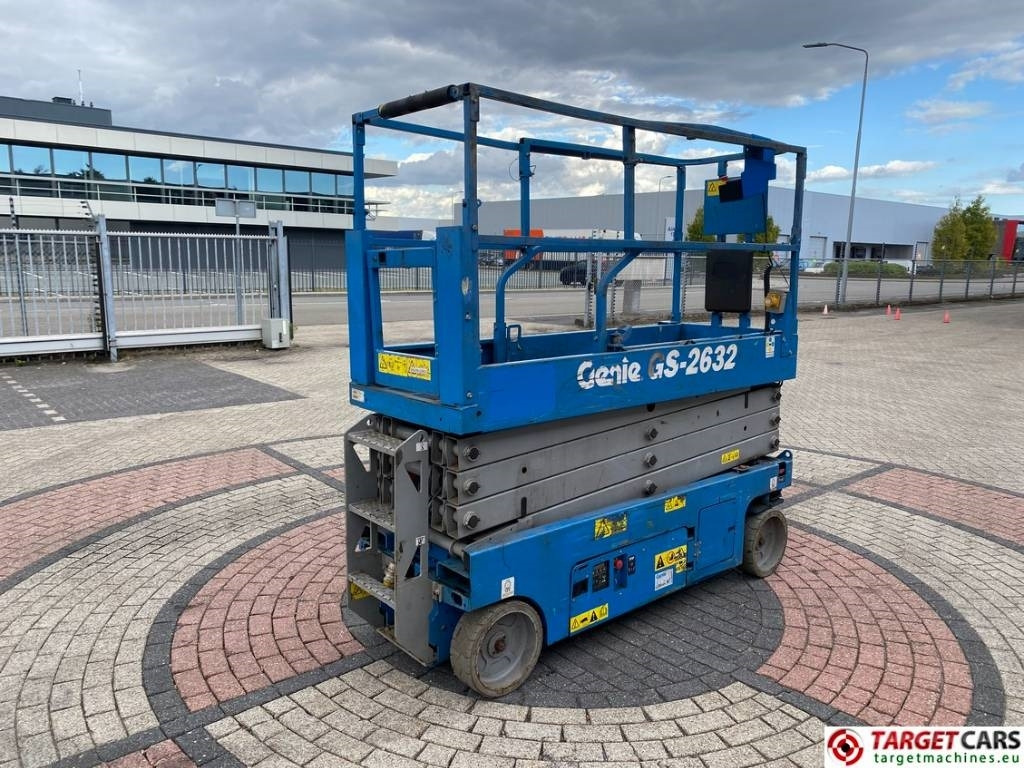 Genie GS-2632 Electric Scissor Work Lift 992cm - Ножничный подъемник: фото 3 Genie GS-2632 Electric Scissor Work Lift 992cm - Ножничный подъемник: фото 3