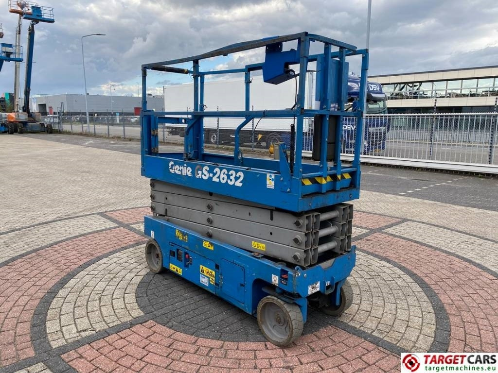 Genie GS-2632 Electric Scissor Work Lift 992cm - Ножничный подъемник: фото 2 Genie GS-2632 Electric Scissor Work Lift 992cm - Ножничный подъемник: фото 2