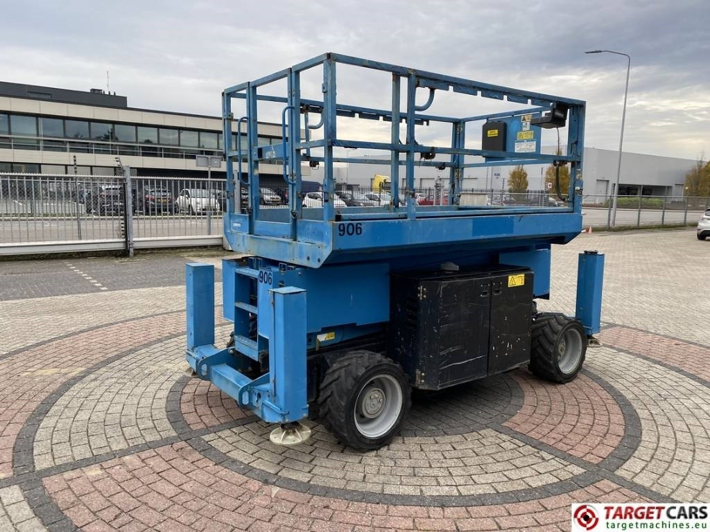 Genie GS-3369RT Diesel 4x4 Scissor Work Lift 1196cm - Ножничный подъемник: фото 3 Genie GS-3369RT Diesel 4x4 Scissor Work Lift 1196cm - Ножничный подъемник: фото 3
