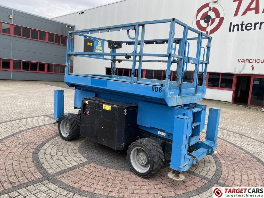 Genie GS-3369RT Diesel 4x4 Scissor Work Lift 1196cm - Ножничный подъемник: фото 4 Genie GS-3369RT Diesel 4x4 Scissor Work Lift 1196cm - Ножничный подъемник: фото 4