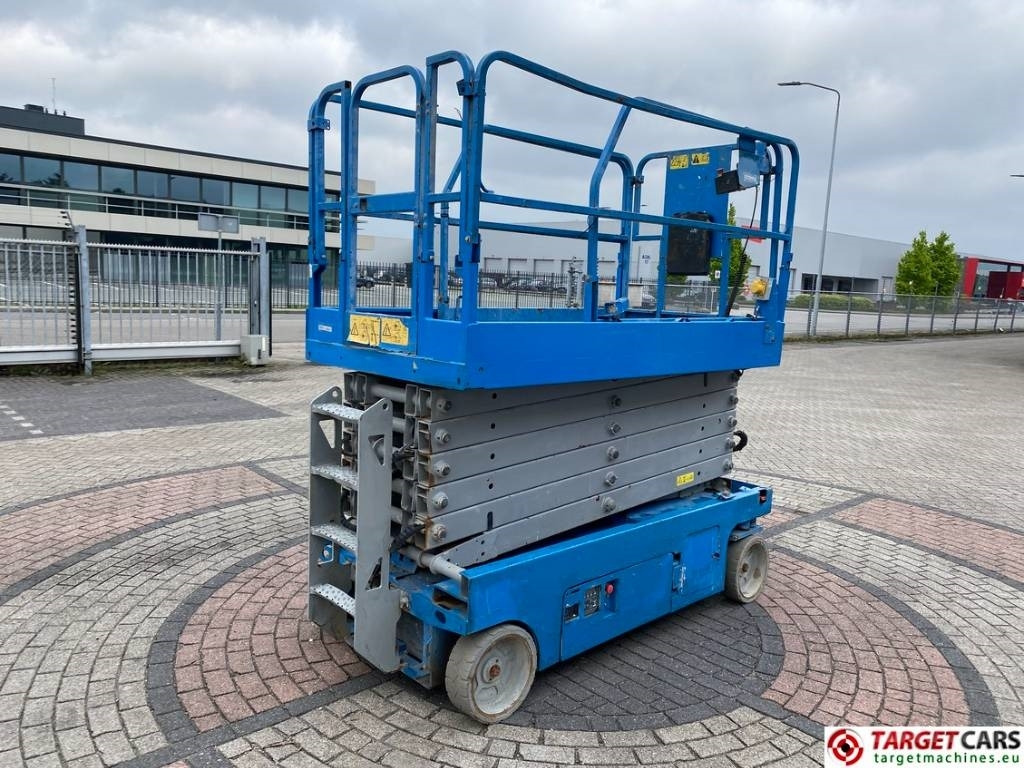 Genie GS-4047 Electric Scissor Work Lift 1389cm - Ножничный подъемник: фото 3 Genie GS-4047 Electric Scissor Work Lift 1389cm - Ножничный подъемник: фото 3
