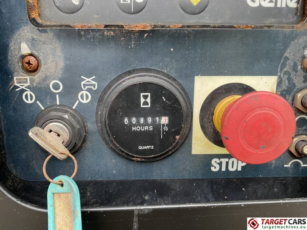 Ножничный подъемник Genie GS-4069RT Diesel 4x4 Scissor Work Lift 1412cm: фото 12 Ножничный подъемник Genie GS-4069RT Diesel 4x4 Scissor Work Lift 1412cm: фото 12