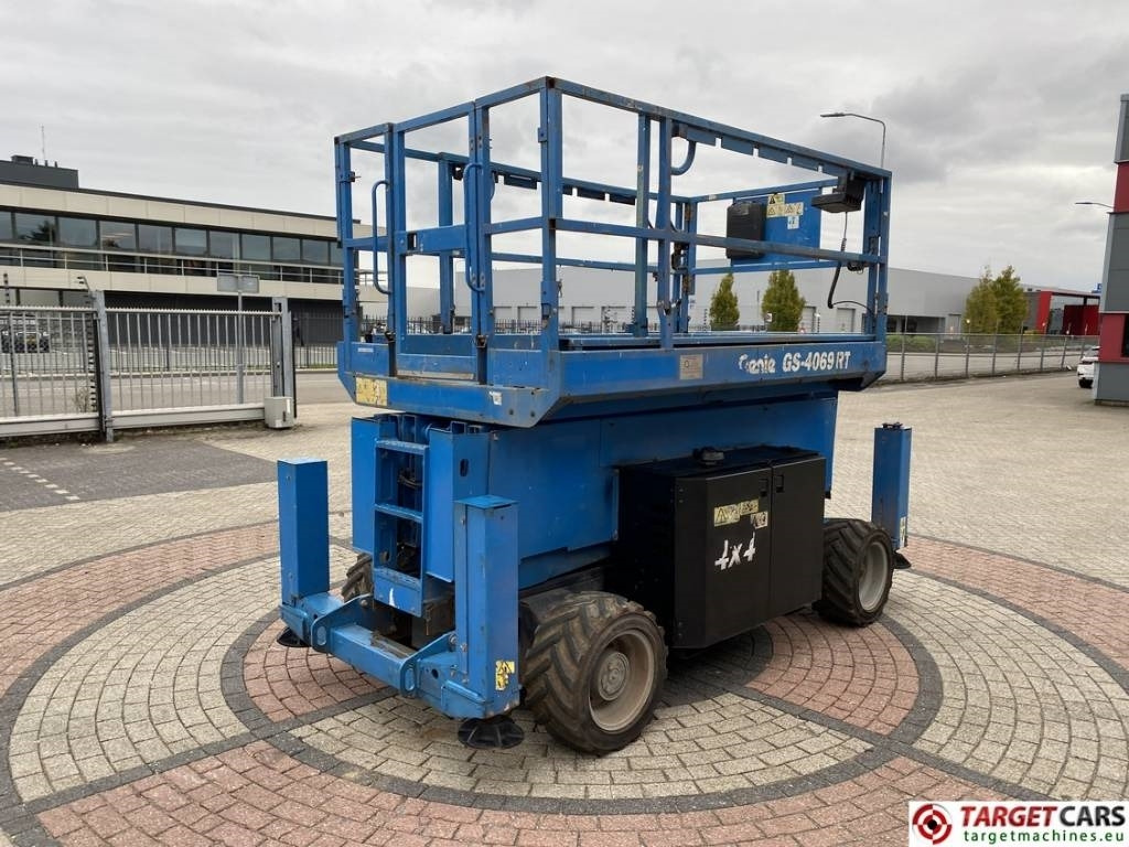 Genie GS-4069RT Diesel 4x4 Scissor Work Lift 1412cm  - Ножничный подъемник: фото 3 Genie GS-4069RT Diesel 4x4 Scissor Work Lift 1412cm  - Ножничный подъемник: фото 3