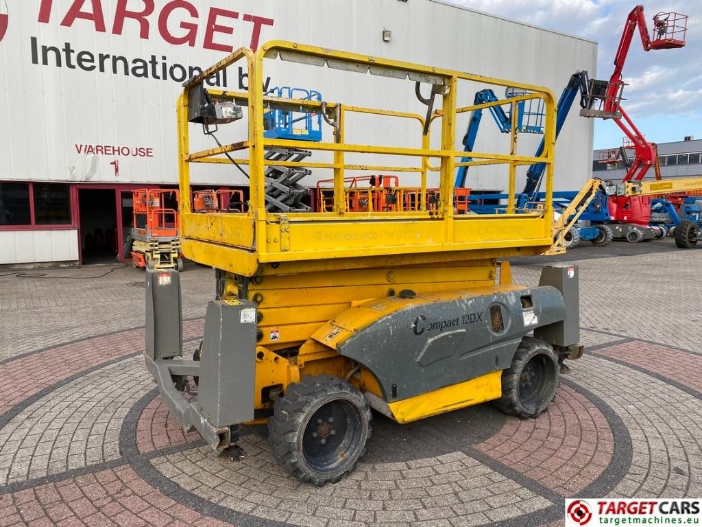 Haulotte Compact 12DX Diesel 4x4 Scissor Work Lift 1206cm - Ножничный подъемник: фото 1 Haulotte Compact 12DX Diesel 4x4 Scissor Work Lift 1206cm - Ножничный подъемник: фото 1