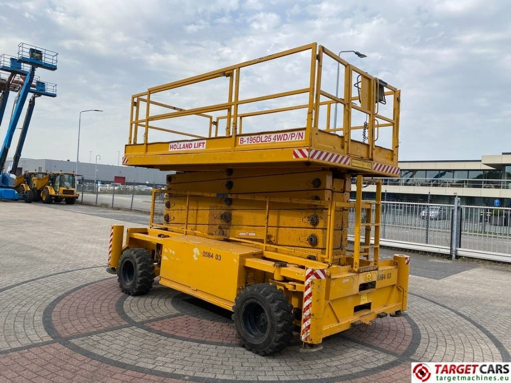 Holland Lift B195DL-25 4WD Diesel 4x4 Scissor Work Lift 2150cm - Ножничный подъемник: фото 2 Holland Lift B195DL-25 4WD Diesel 4x4 Scissor Work Lift 2150cm - Ножничный подъемник: фото 2