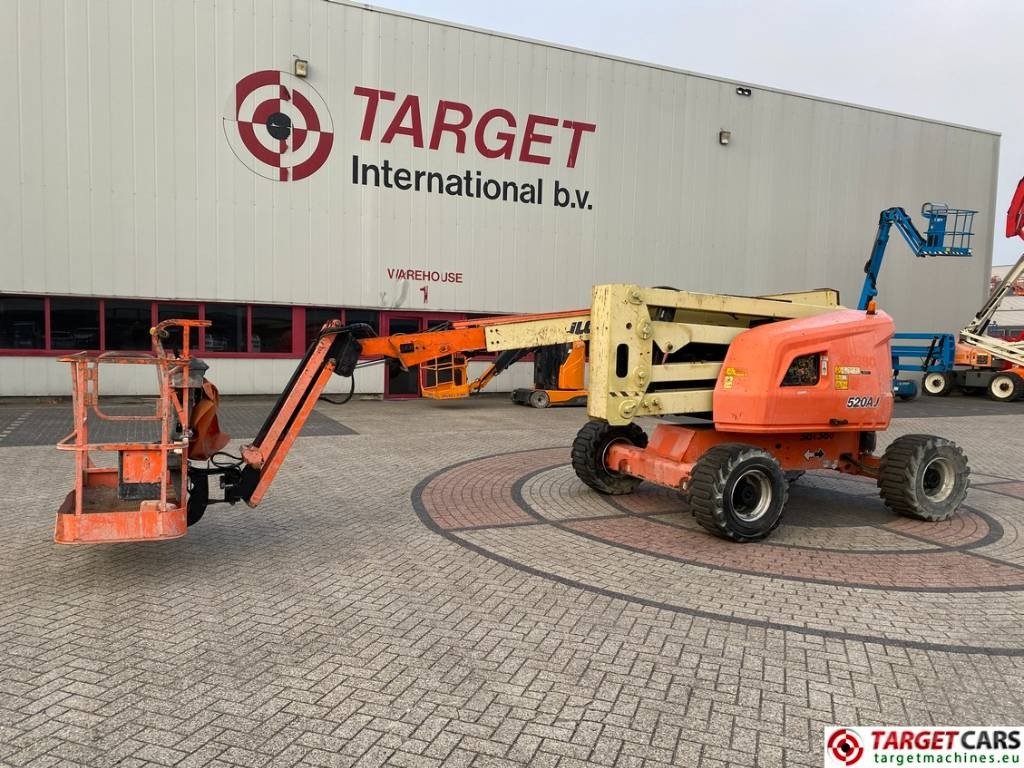 JLG 520AJ Articulated 4x4 Diesel Boom Work Lift 1800cm - Коленчатый подъемник: фото 1 JLG 520AJ Articulated 4x4 Diesel Boom Work Lift 1800cm - Коленчатый подъемник: фото 1