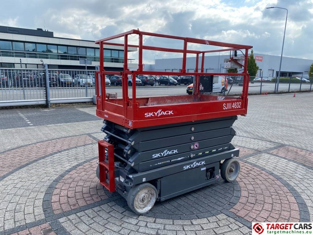 SkyJack SJ4632 Electric 4632 Scissor Work Lift 1170cm - Ножничный подъемник: фото 3 SkyJack SJ4632 Electric 4632 Scissor Work Lift 1170cm - Ножничный подъемник: фото 3