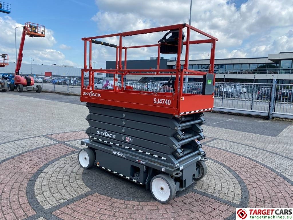 SkyJack SJ4740 Electric 4740 Scissor Work Lift 1380cm - Ножничный подъемник: фото 2 SkyJack SJ4740 Electric 4740 Scissor Work Lift 1380cm - Ножничный подъемник: фото 2