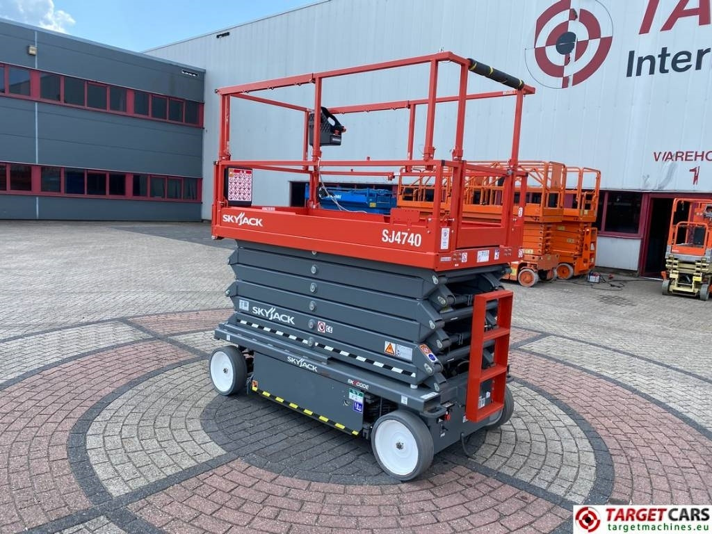 SkyJack SJ4740 Electric 4740 Scissor Work Lift 1380cm - Ножничный подъемник: фото 4 SkyJack SJ4740 Electric 4740 Scissor Work Lift 1380cm - Ножничный подъемник: фото 4