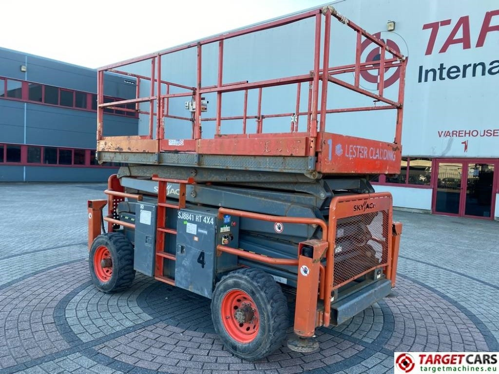 SkyJack SJ8841 RT Diesel 4x4 Scissor Work Lift 1430cm - Ножничный подъемник: фото 4 SkyJack SJ8841 RT Diesel 4x4 Scissor Work Lift 1430cm - Ножничный подъемник: фото 4