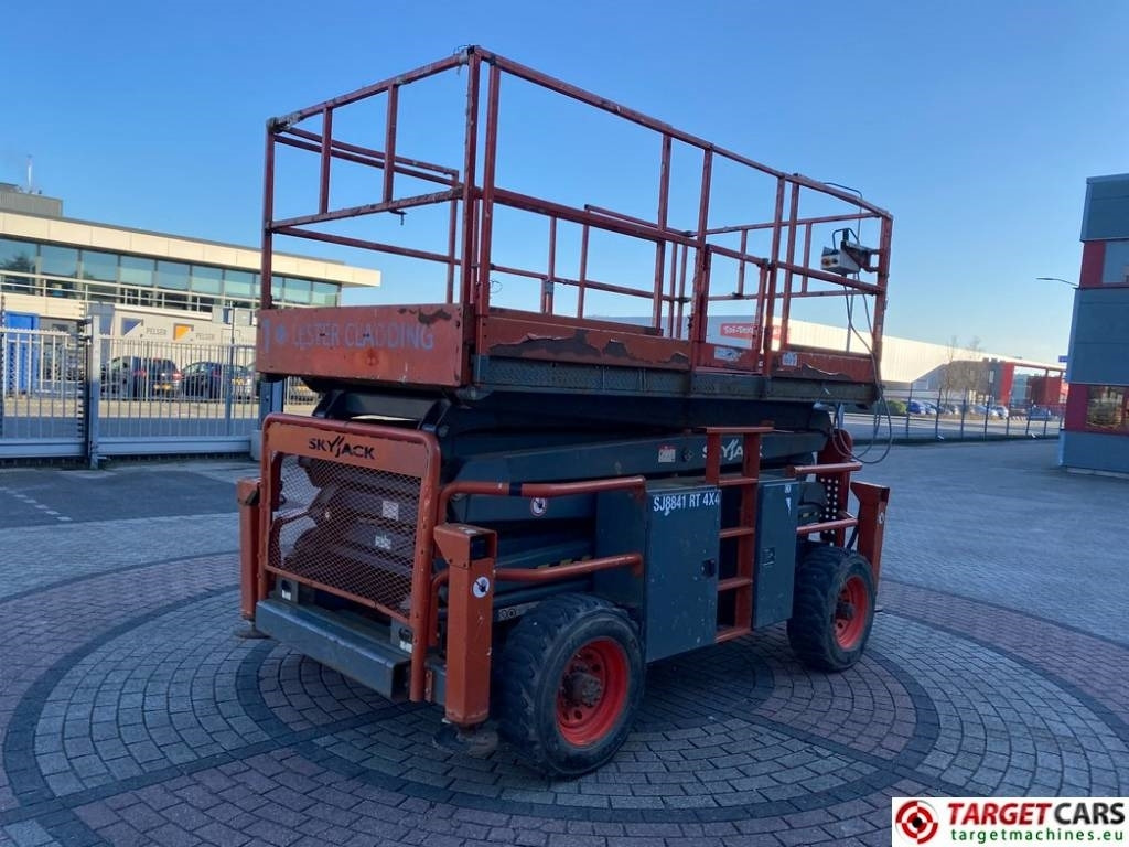 SkyJack SJ8841 RT Diesel 4x4 Scissor Work Lift 1430cm - Ножничный подъемник: фото 3 SkyJack SJ8841 RT Diesel 4x4 Scissor Work Lift 1430cm - Ножничный подъемник: фото 3