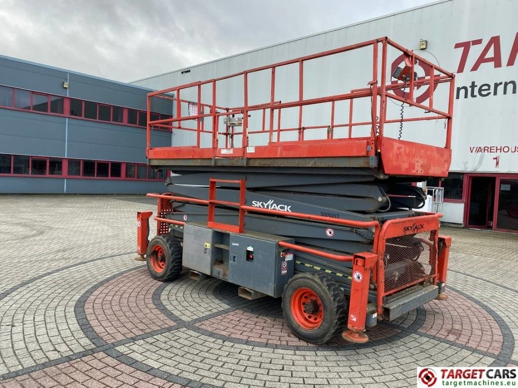 SkyJack SJ9250 RT Diesel Scissor Work Lift 1720cm - Ножничный подъемник: фото 4 SkyJack SJ9250 RT Diesel Scissor Work Lift 1720cm - Ножничный подъемник: фото 4