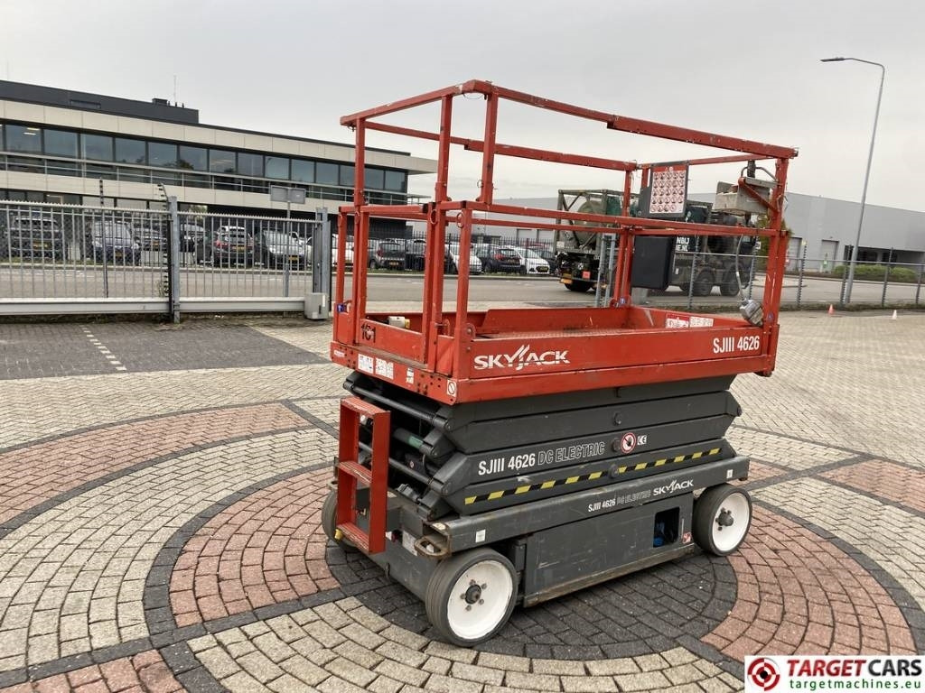 SkyJack SJIII-4626 Electric 4626 Scissor Work Lift 990cm - Ножничный подъемник: фото 3 SkyJack SJIII-4626 Electric 4626 Scissor Work Lift 990cm - Ножничный подъемник: фото 3