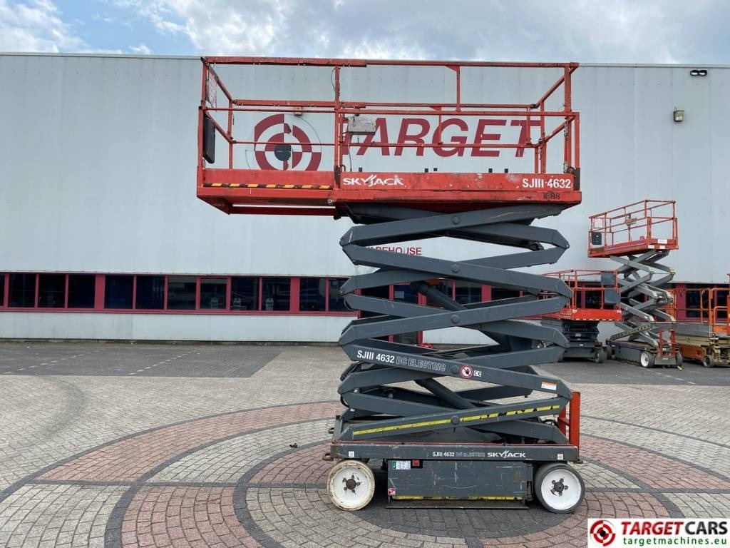 SkyJack SJIII-4632 Electric 4632 Scissor Work Lift 1170cm - Ножничный подъемник: фото 5 SkyJack SJIII-4632 Electric 4632 Scissor Work Lift 1170cm - Ножничный подъемник: фото 5
