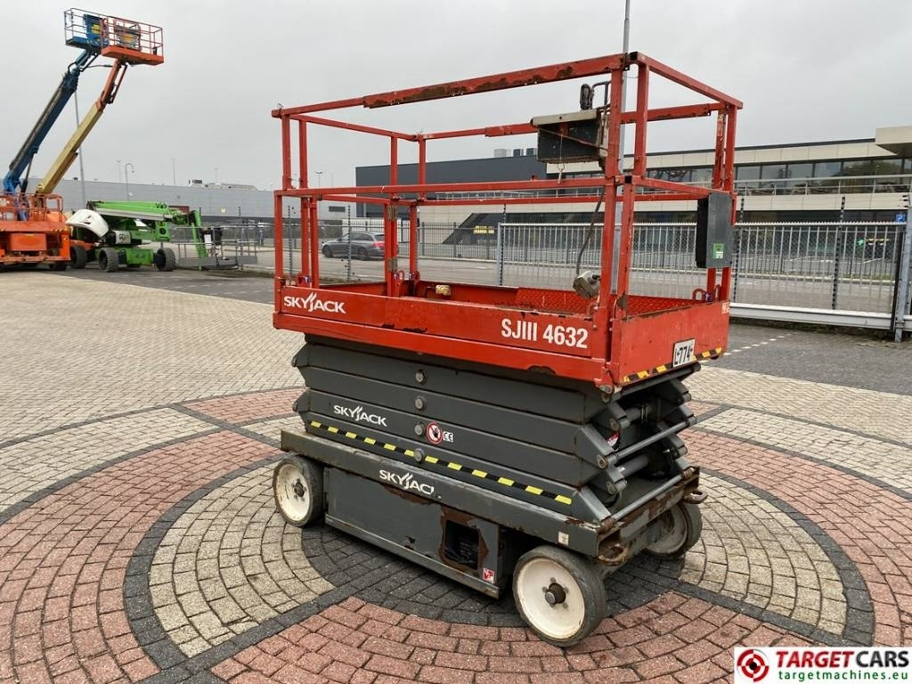 SkyJack SJIII-4632 Electric 4632 Scissor Work Lift 1170cm - Ножничный подъемник: фото 2 SkyJack SJIII-4632 Electric 4632 Scissor Work Lift 1170cm - Ножничный подъемник: фото 2