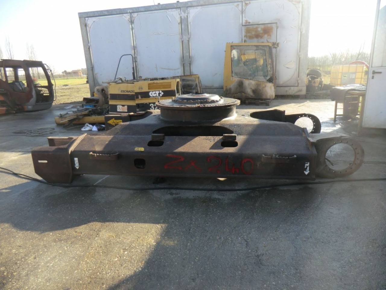 HITACHI ZX240 BAS TELAIO INFERIORE - Рама/ Шасси для Строительной техники: фото 3 HITACHI ZX240 BAS TELAIO INFERIORE - Рама/ Шасси для Строительной техники: фото 3