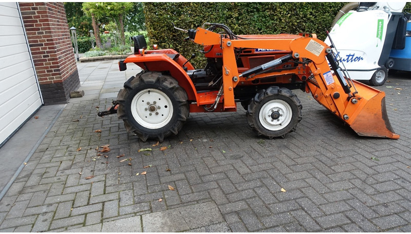 Hinomoto C144 4x4 met frontlader - Трактор: фото 3 Hinomoto C144 4x4 met frontlader - Трактор: фото 3