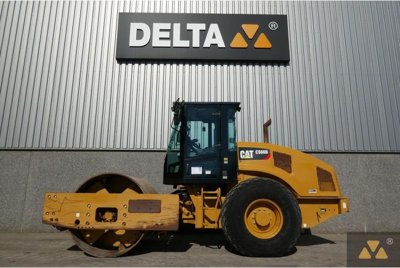 Caterpillar CS66B - Каток: фото 1 Caterpillar CS66B - Каток: фото 1