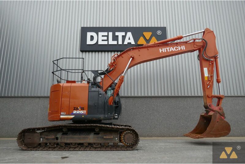 Hitachi ZX225USLC-6 - Гусеничный экскаватор: фото 2 Hitachi ZX225USLC-6 - Гусеничный экскаватор: фото 2