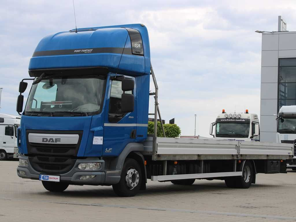 DAF LF 260, SLEEPING CABIN, EURO 6, PNEU 80% - Грузовик бортовой/ Платформа: фото 1 DAF LF 260, SLEEPING CABIN, EURO 6, PNEU 80% - Грузовик бортовой/ Платформа: фото 1