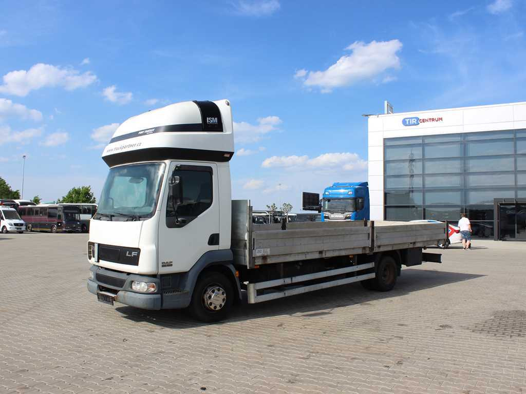 DAF LF 45.180, SLEEPING BODY, EURO 3, TIRES 80% - Грузовик бортовой/ Платформа: фото 1 DAF LF 45.180, SLEEPING BODY, EURO 3, TIRES 80% - Грузовик бортовой/ Платформа: фото 1