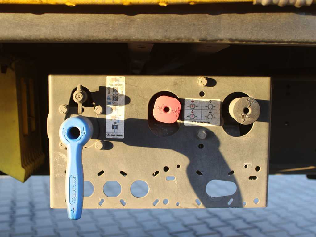 Тентованный полуприцеп Krone SD, MULTILOCK, TYRES 80%: фото 6 Тентованный полуприцеп Krone SD, MULTILOCK, TYRES 80%: фото 6