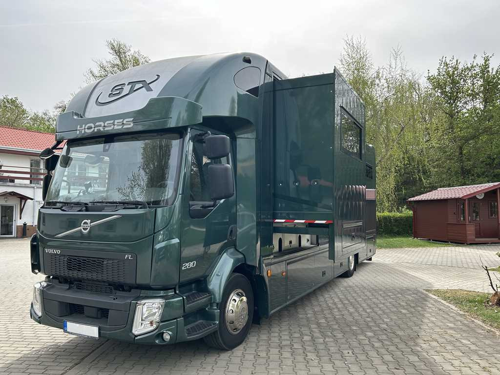 Volvo STX FL, FOR 6 PEOPLE, FOR TRANSPORTING FIVE HORSES, CAMERA, 2X HYDRAULIC FRONT - Коневоз: фото 1 Volvo STX FL, FOR 6 PEOPLE, FOR TRANSPORTING FIVE HORSES, CAMERA, 2X HYDRAULIC FRONT - Коневоз: фото 1
