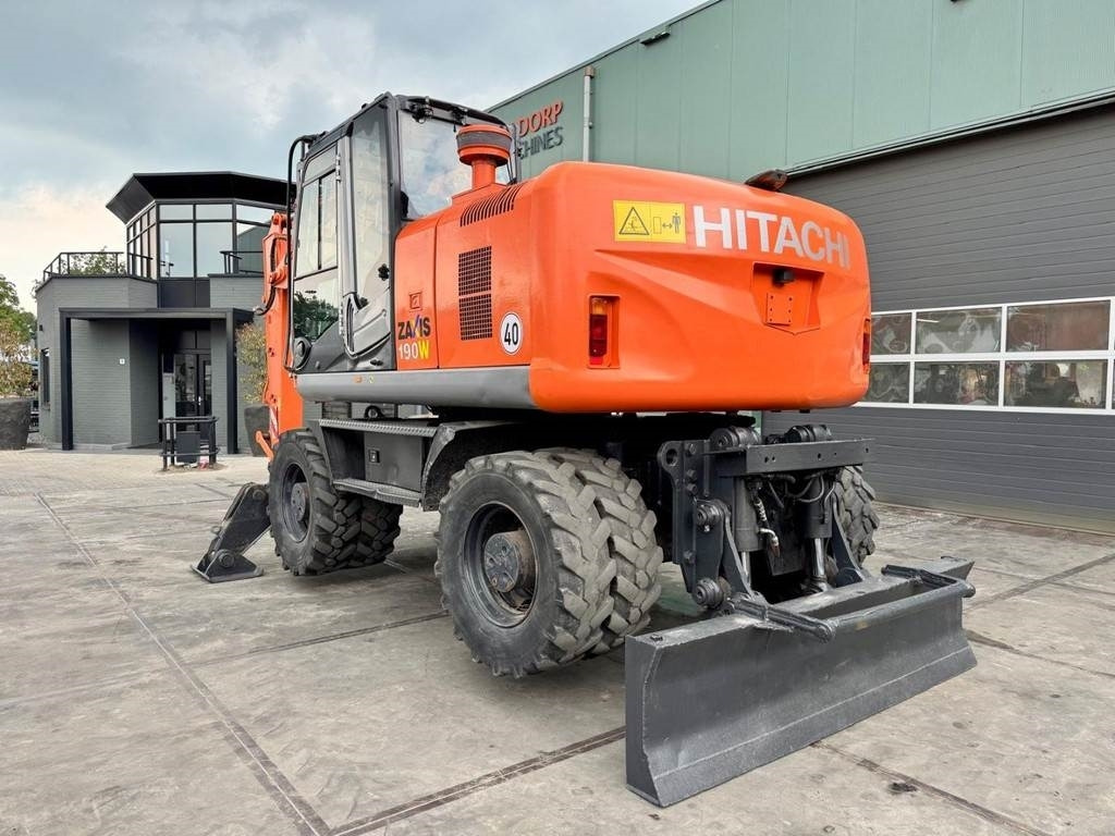 Hitachi ZX190W3 - Колёсный экскаватор: фото 3 Hitachi ZX190W3 - Колёсный экскаватор: фото 3