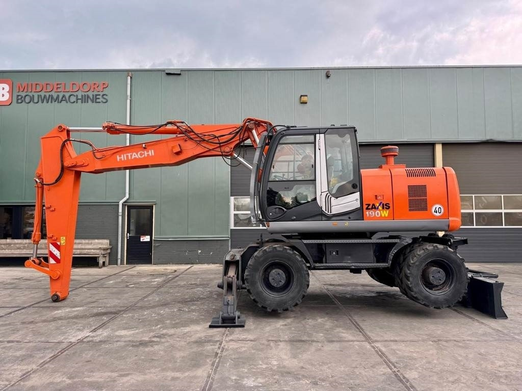 Hitachi ZX190W3 - Колёсный экскаватор: фото 1 Hitachi ZX190W3 - Колёсный экскаватор: фото 1