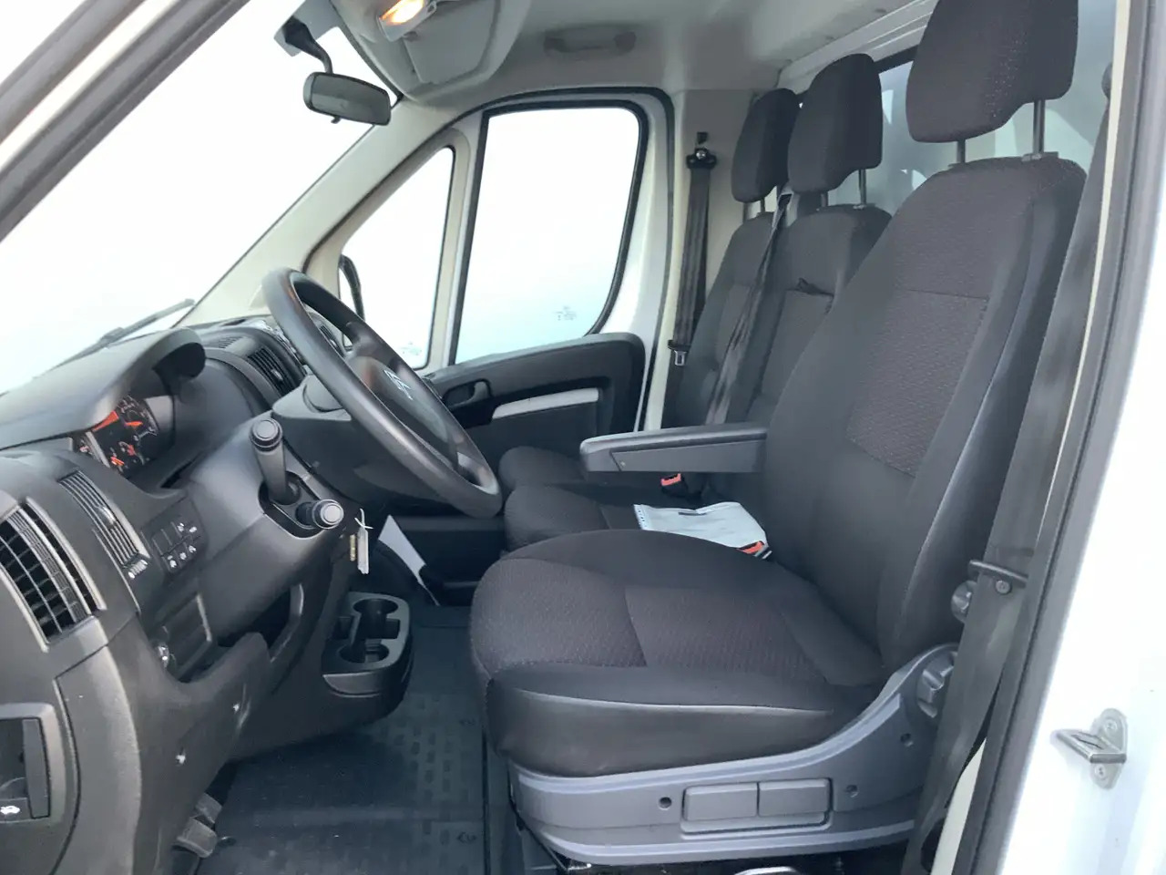 Citroen Jumper 2.2 BlueHDi 165 L3 3.5t Meubel bak & Deuren Airco - Малотоннажный фургон: фото 4 Citroen Jumper 2.2 BlueHDi 165 L3 3.5t Meubel bak & Deuren Airco - Малотоннажный фургон: фото 4