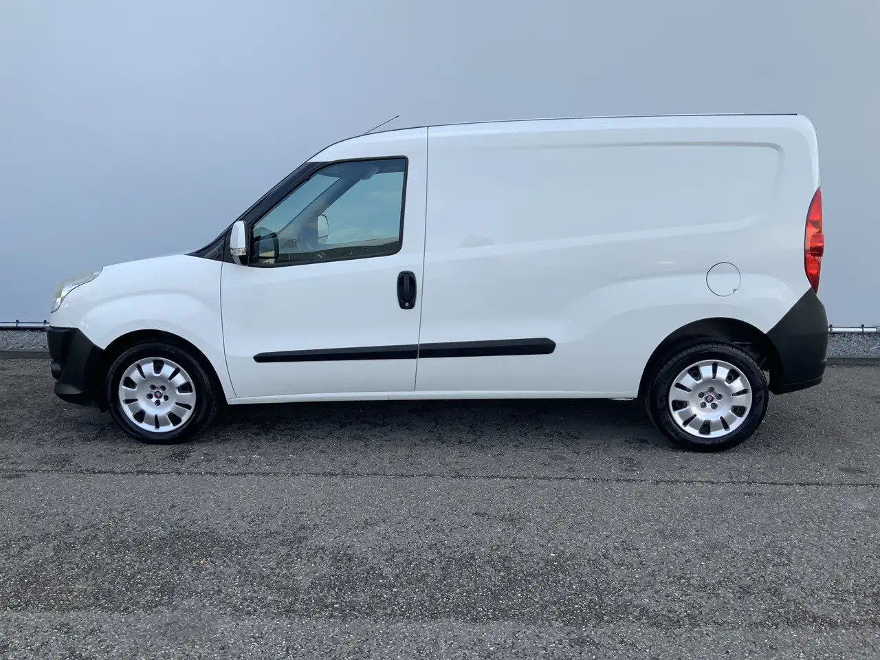 Fiat Doblo Cargo 1.6 MultiJet SX Maxi Airco Trekhaak 1300 kg - Легковой фургон: фото 3 Fiat Doblo Cargo 1.6 MultiJet SX Maxi Airco Trekhaak 1300 kg - Легковой фургон: фото 3