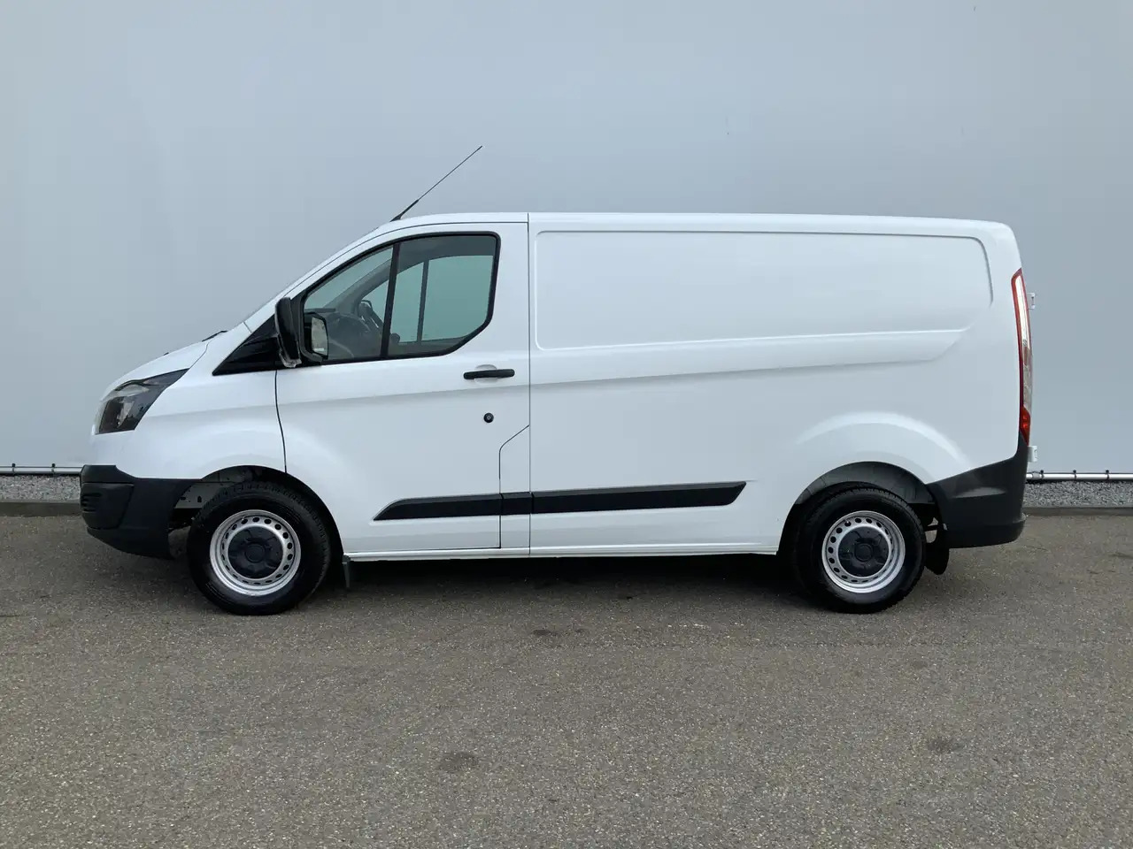 Ford Transit Custom 270 2.2 TDCI L1H1 Economy Edition Airco Cruise 3 Z - Цельнометаллический фургон: фото 3 Ford Transit Custom 270 2.2 TDCI L1H1 Economy Edition Airco Cruise 3 Z - Цельнометаллический фургон: фото 3