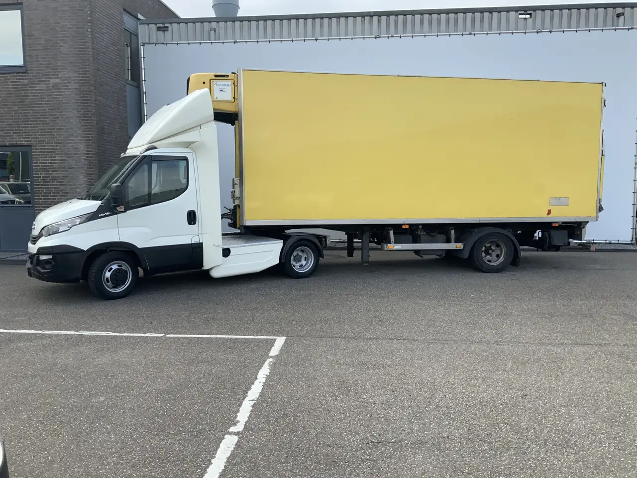 Iveco 40C18 B.E Trekker & Koel Trailer & Laadklep - Малотоннажный седельный тягач, Полуприцеп-рефрижератор: фото 2 Iveco 40C18 B.E Trekker & Koel Trailer & Laadklep - Малотоннажный седельный тягач, Полуприцеп-рефрижератор: фото 2
