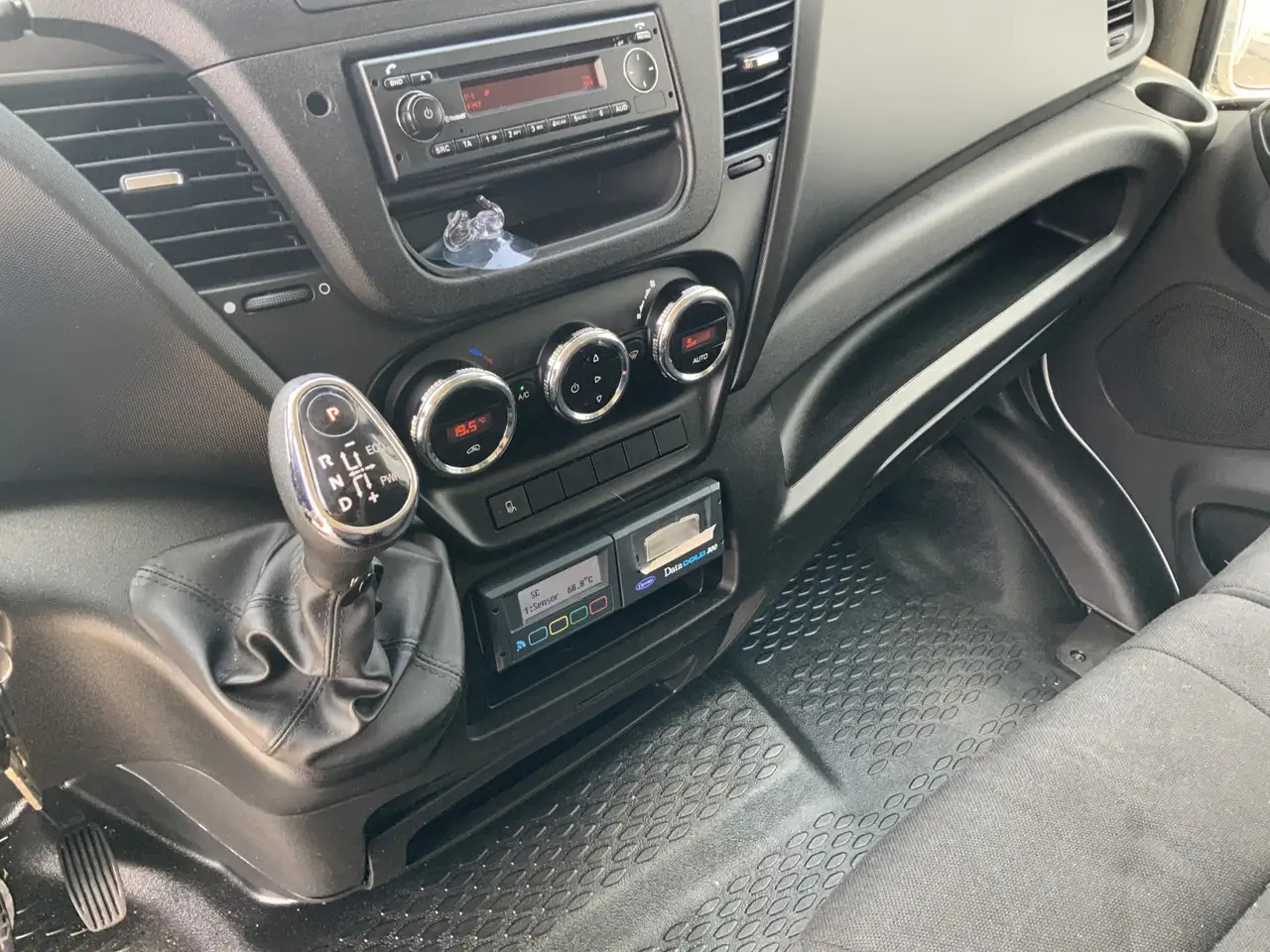 Iveco Daily 35C13 2.3 375 Automaat Koelmeubelbak Deuren Dag&Na - Малотоннажный рефрижератор: фото 4 Iveco Daily 35C13 2.3 375 Automaat Koelmeubelbak Deuren Dag&Na - Малотоннажный рефрижератор: фото 4