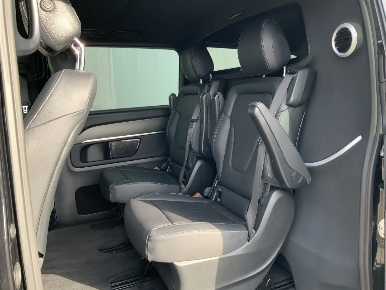 Mercedes-Benz V 300 300d Extra Lang Dub Cab Autom. Avantgarde Edition - Грузопассажирский фургон: фото 3 Mercedes-Benz V 300 300d Extra Lang Dub Cab Autom. Avantgarde Edition - Грузопассажирский фургон: фото 3