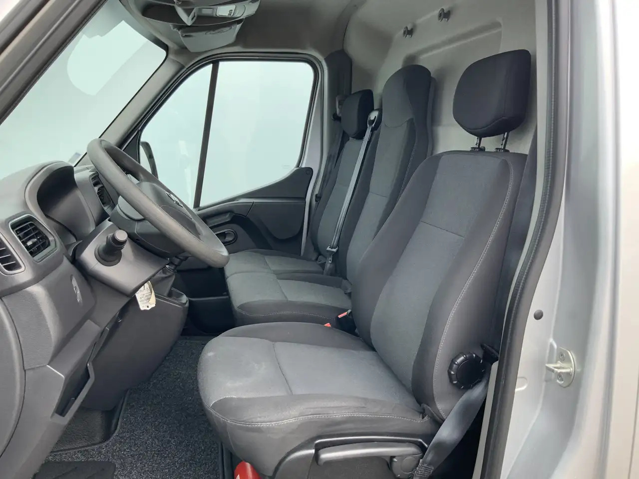 Nissan Interstar 2.3 dCi L2H2 Acenta Airco Cruise 3 Zits Camera Nav - Цельнометаллический фургон: фото 4 Nissan Interstar 2.3 dCi L2H2 Acenta Airco Cruise 3 Zits Camera Nav - Цельнометаллический фургон: фото 4