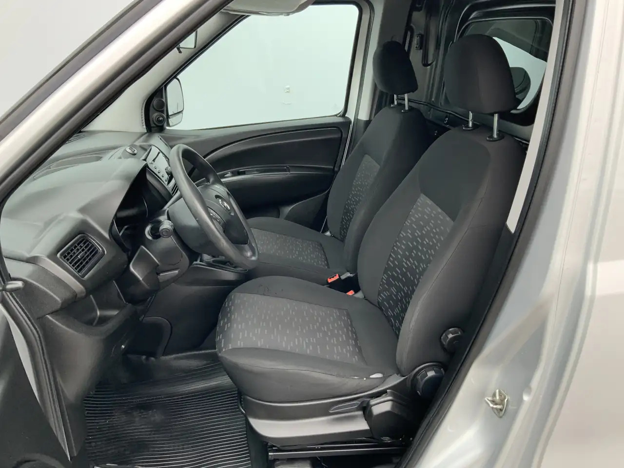 Opel Combo 1.3 CDTi L1H1 Edition Airco Euro 6 - Цельнометаллический фургон: фото 4 Opel Combo 1.3 CDTi L1H1 Edition Airco Euro 6 - Цельнометаллический фургон: фото 4