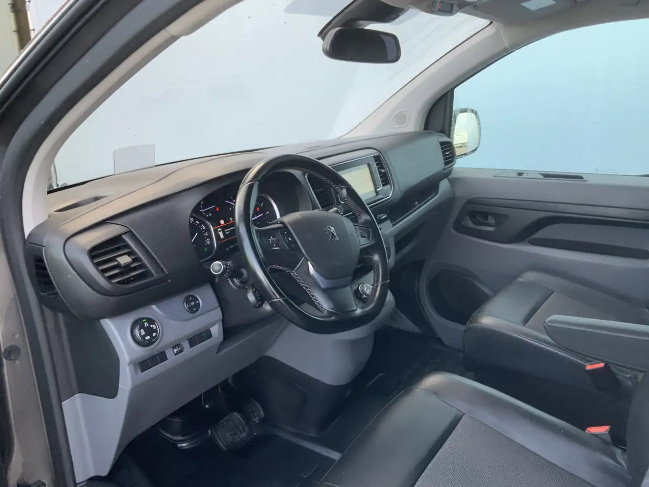 Peugeot Expert 227S 2.0 BlueHD(Koppakking Defect ) 180 Premium Pa - Цельнометаллический фургон: фото 5 Peugeot Expert 227S 2.0 BlueHD(Koppakking Defect ) 180 Premium Pa - Цельнометаллический фургон: фото 5